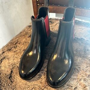 Lauren Ralph Lauren Tally Bo Rai Black & Red Rain Rubber Chelsea Boots, Size 8